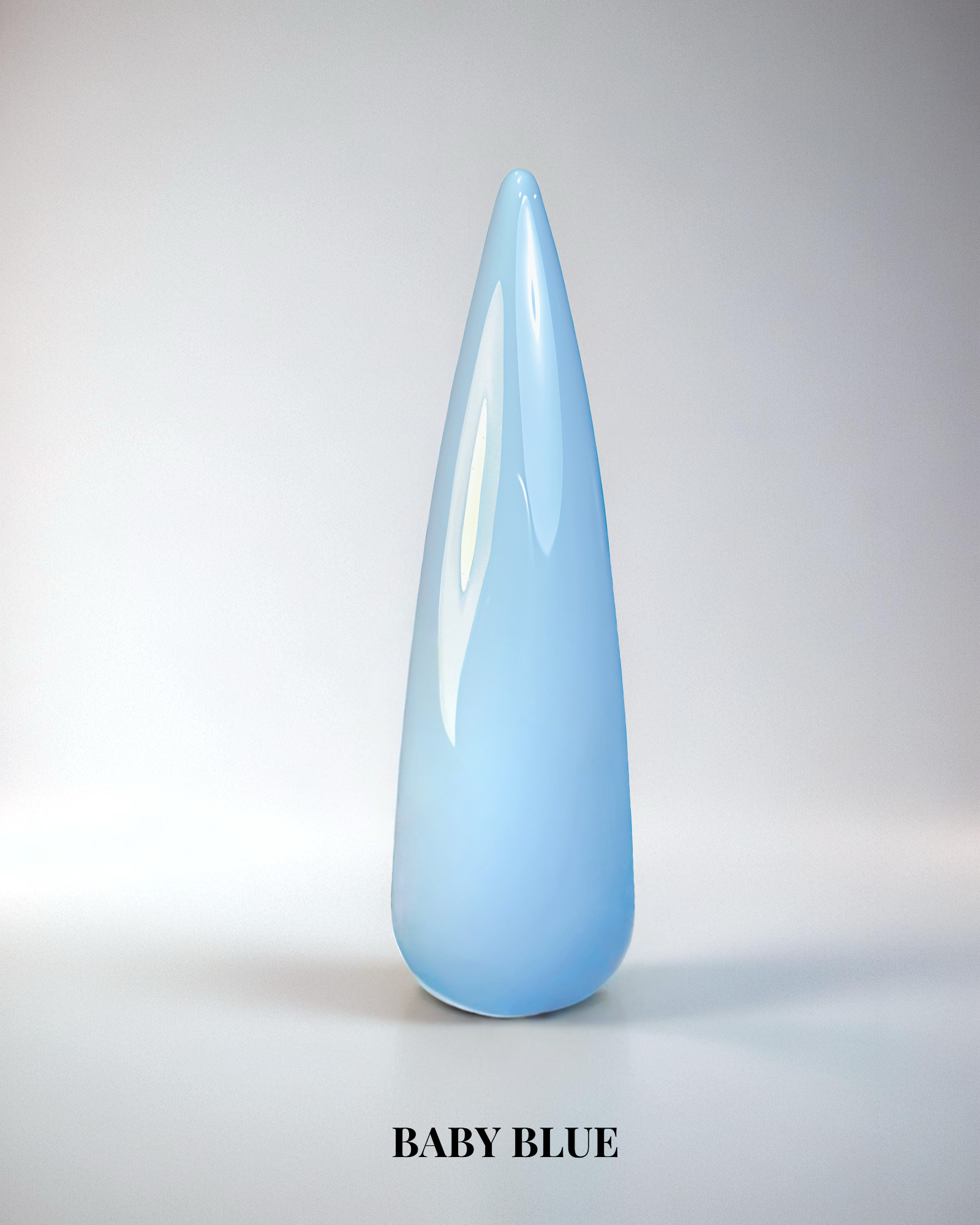 Ljusblått heltäckande gellack i färgen Baby blue för naglar.